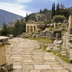 Vía Sagrada en Delfos